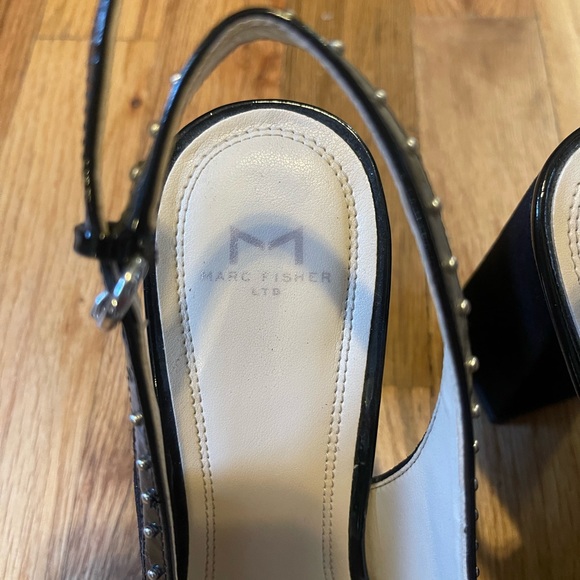 Marc Fisher LTD Black Chunky Heal Pointed Toe Heels, size 7.5 - Picture 4 of 8